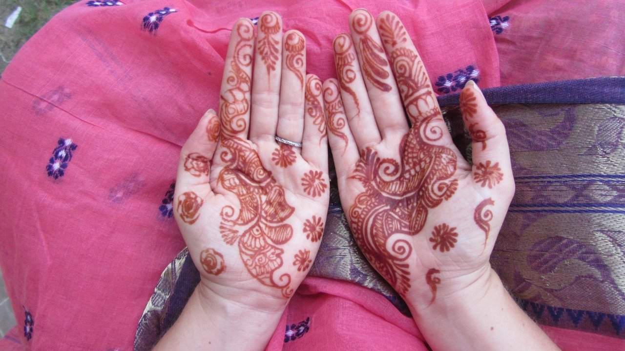 Online matrimonial sites vs. marriage bureau services: which is best?
