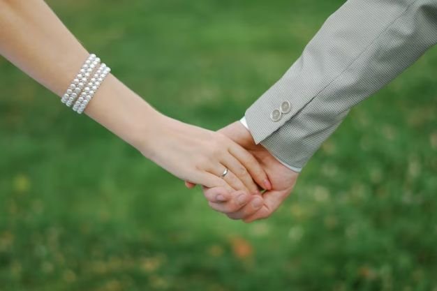 4 Tips for Handling Difficult Wedding Guest Drama with Grace