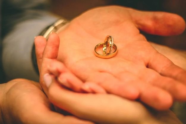 How Marriage Bureaus Facilitate Family Communication During Matchmaking?